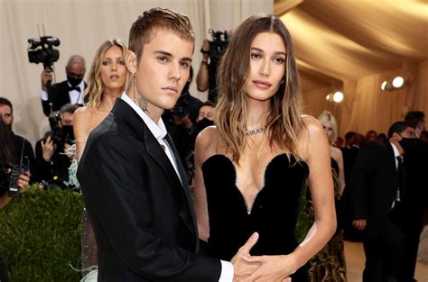 Hailey Bieber Shares NSFW Details About Sex Life With Justin。